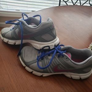 Nike tennis shoes